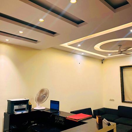 Hotel Aerocity Golden Close To New Delhi Airport Exterior photo