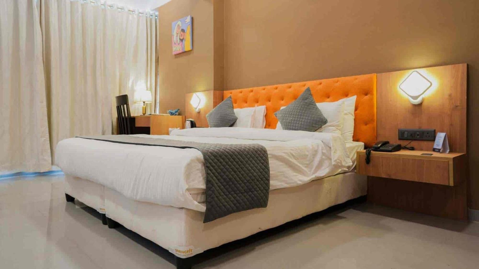 Hotel Aerocity Golden Close To New Delhi Airport Exterior photo