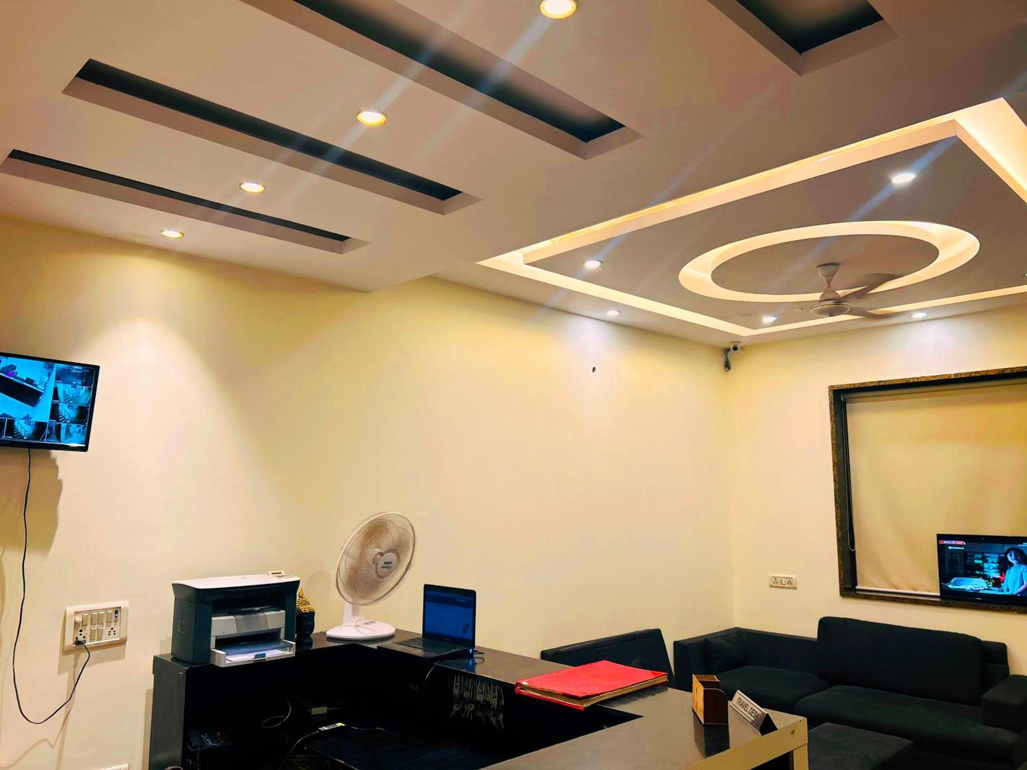 Hotel Aerocity Golden Close To New Delhi Airport Exterior photo