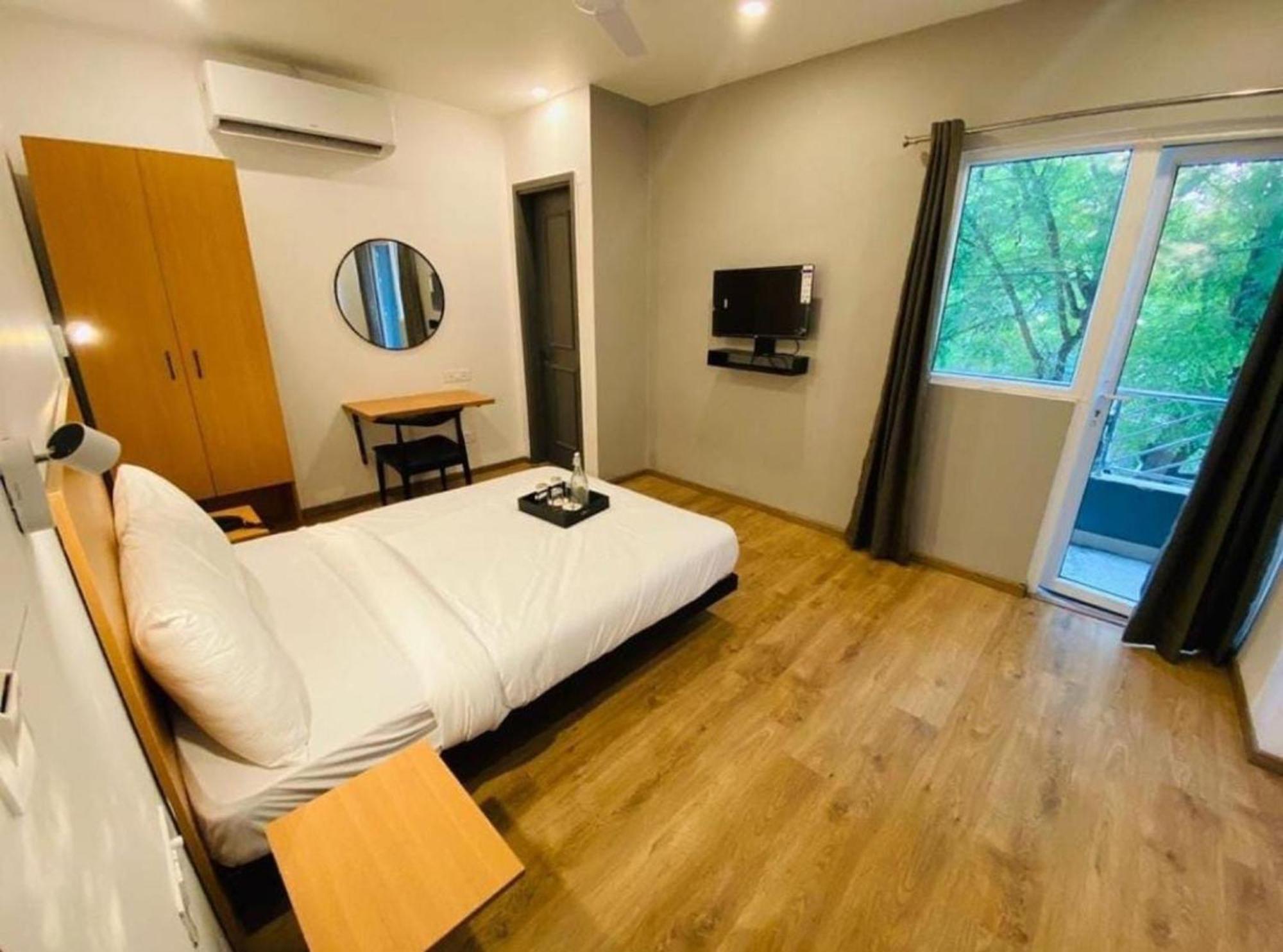 Hotel Aerocity Golden Close To New Delhi Airport Exterior photo