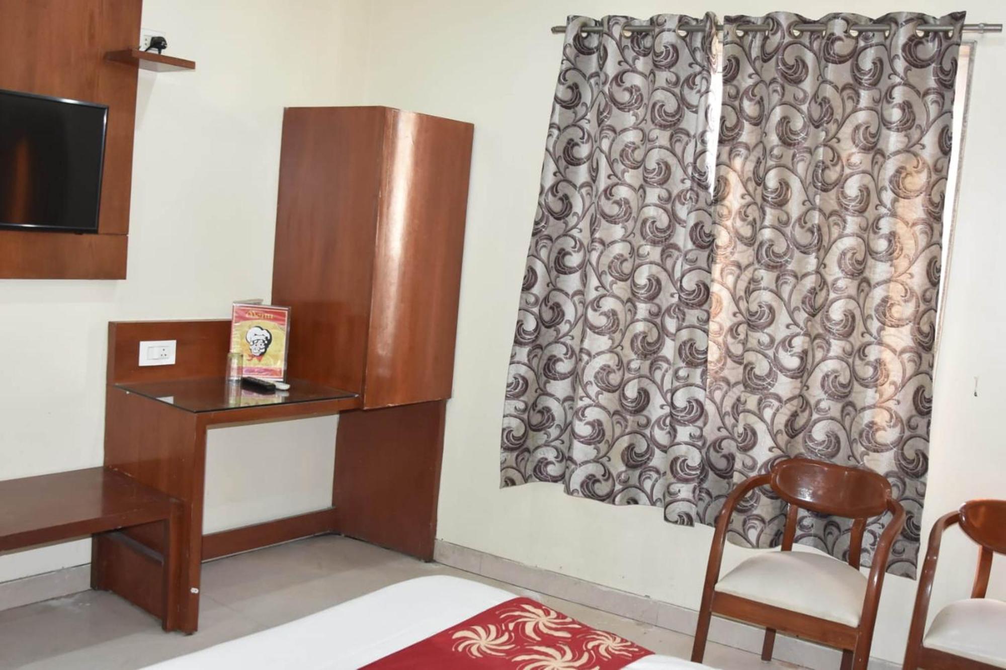 Hotel Aerocity Golden Close To New Delhi Airport Exterior photo